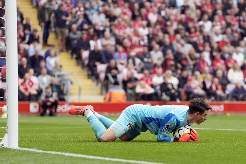 <b>Markvörður: Kepa Arrizabalaga (Bournemouth)</b> - Hann framkvæmdi ekkert yfirnáttúrulegt í 1-0 sigrinum gegn Fulham en var svo öruggur í öllu sem hann gerði og steig ekki feilspor. Af hverju lánaði Chelsea sinn besta markvörð frá sér?