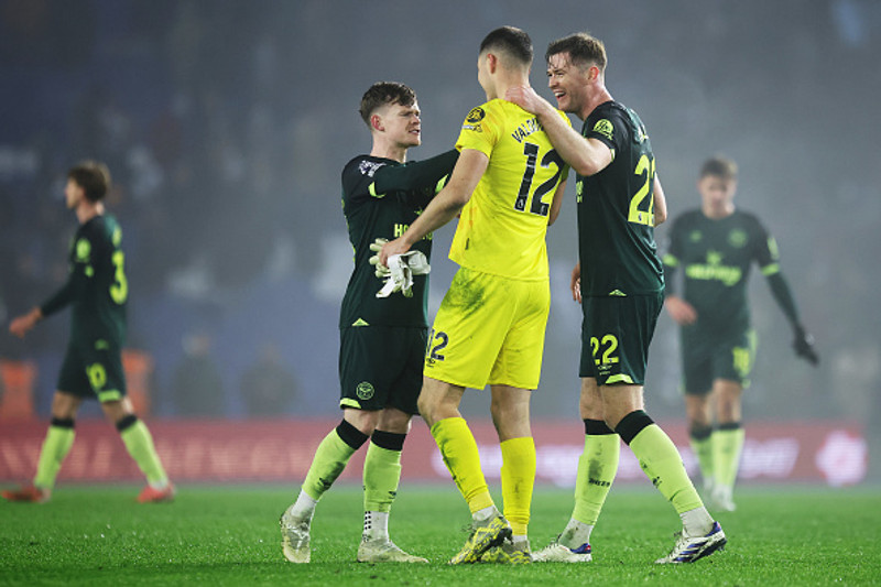 Hákon er í marki Brentford