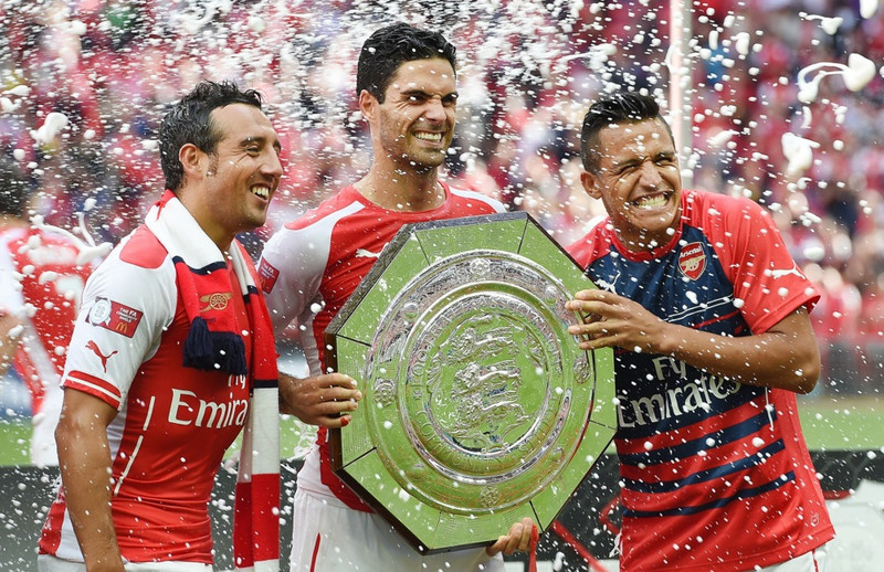 Spilaði 180 leiki með Arsenal.
