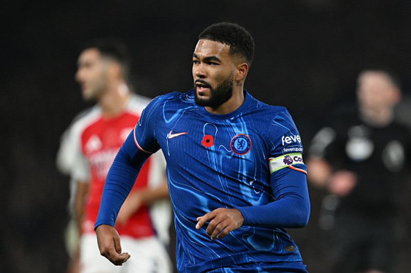 <b>Varnarmaður: Reece James (Chelsea)</b> - Hefur verið ótrúlega óheppinn með meiðsli en kom inn af bekknum og skoraði úr aukaspyrnu í jafntefli gegn Bournemouth.