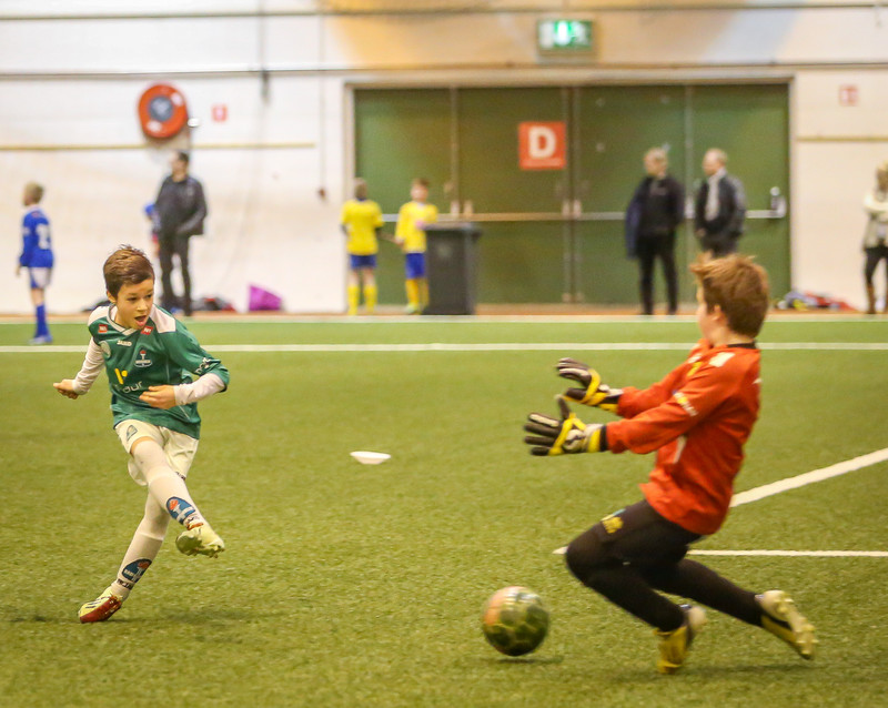 Daniel Dejan að skjóta að marki.