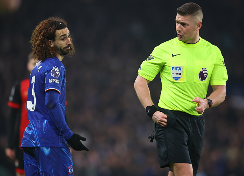Marc Cucurella og Robert Jones.