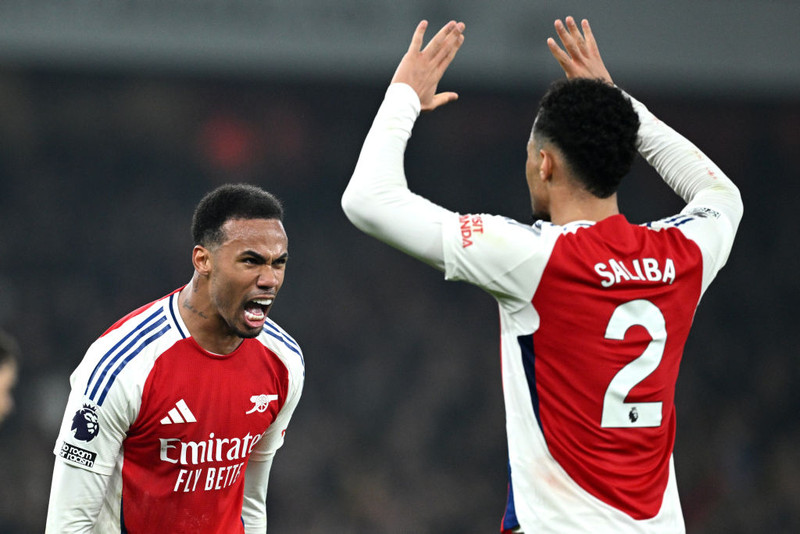 England: Arsenal vann nágrannaslaginn og er nú fjórum stigum frá toppnum