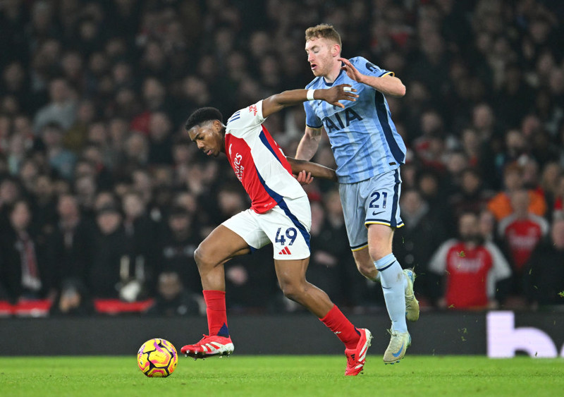 England: Arsenal vann nágrannaslaginn og er nú fjórum stigum frá toppnum