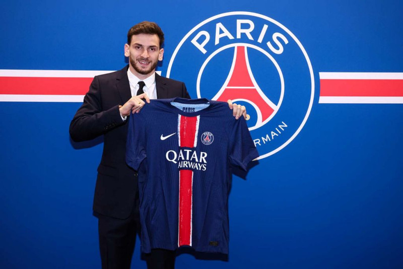 Kvaratskhelia kominn til PSG (Staðfest)