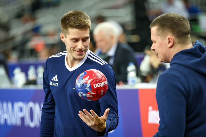 Afskaplega snjall handboltamaður og var mjög lipur fótboltamaður.