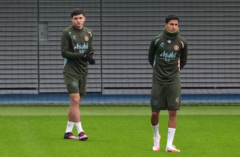 Abdukodir Khusanov og Vitor Reis.