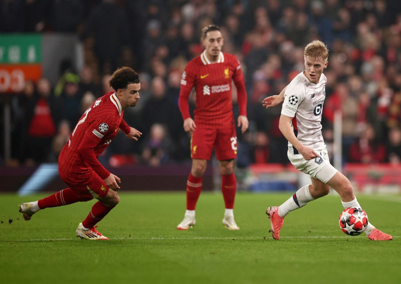 Hákon í leiknum á Anfield í kvöld.