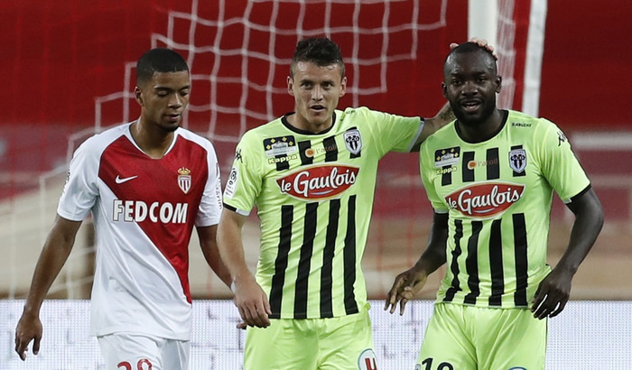 Stephane Bahoken hér lengst til hægri í leik með franska liðinu Angers á sínum tíma