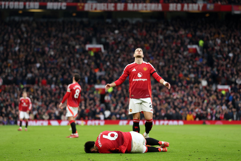 Man Utd staðfestir krossbandaslit Martínez