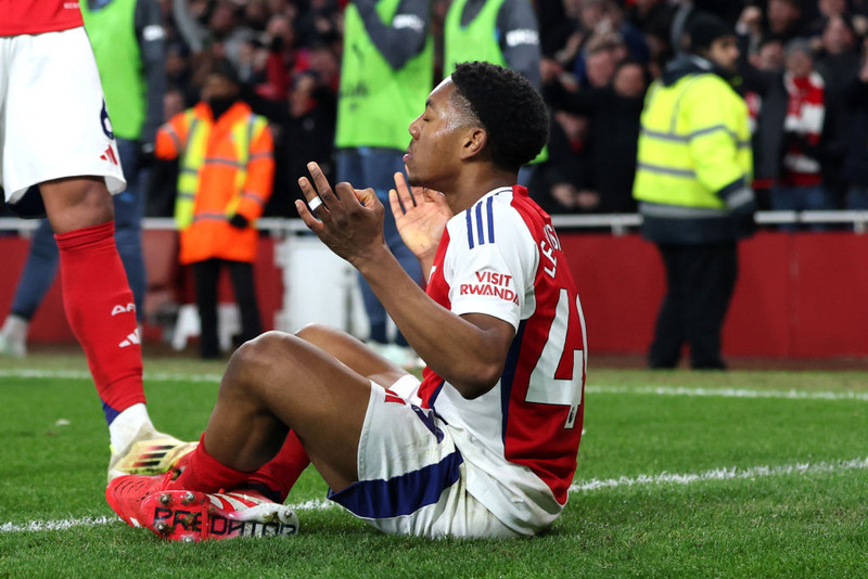 <b>Varnarmaður: Myles Lewis-Skelly (Arsenal)</b> - Gæinn sem allir eru að tala um! Frábært mark og ekki síðra fagn.