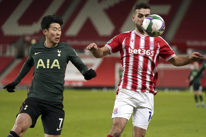 Tommy Smith með Stoke gegn Tottenham í deildabikarnum.