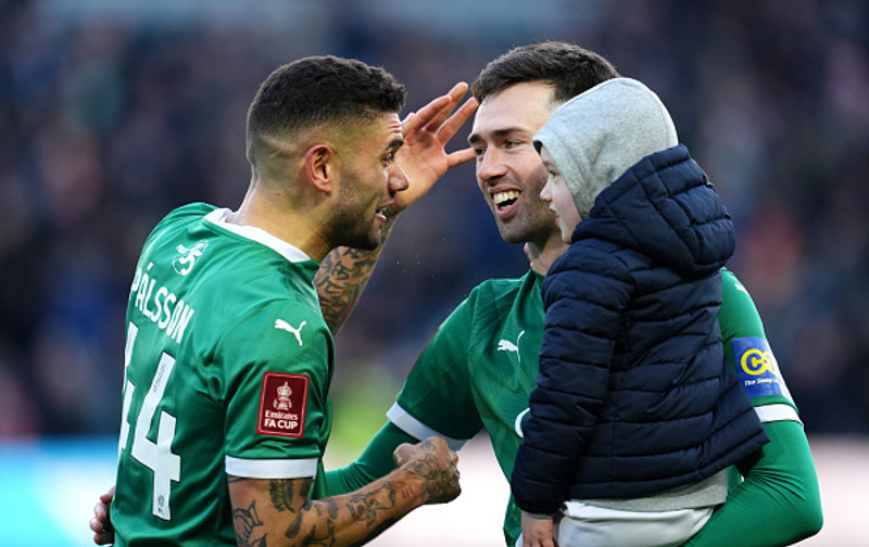 Ryan Hardie ásamt Guðlaugi Victori Pálssyni