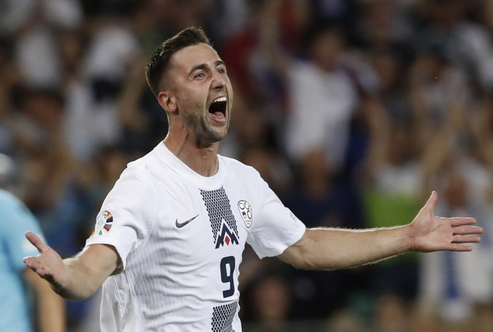 Hefur skorað 12 mörk í 60 landsleikjum.