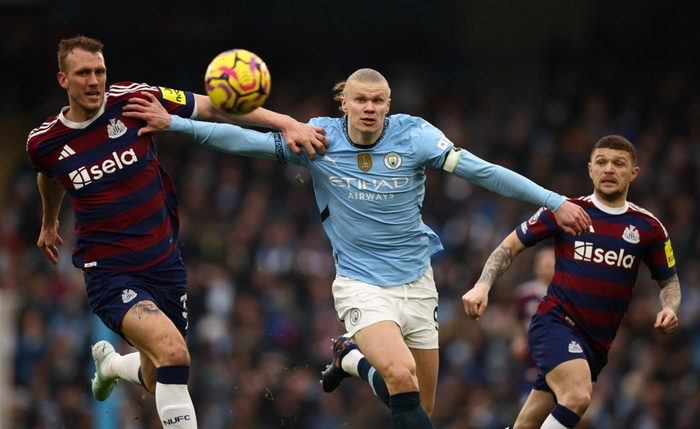 Haaland með fyrirliðabandið í gær.