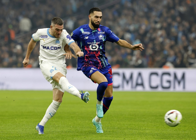 Bentaleb hér til hægri.