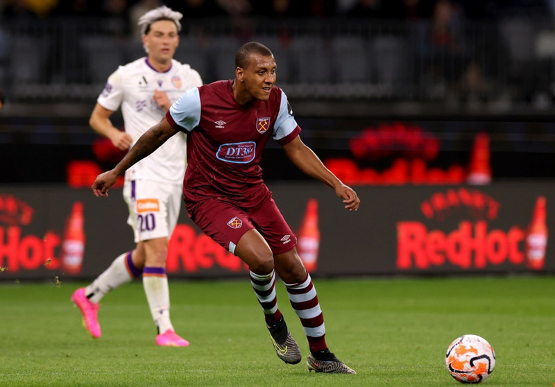 West Ham lánar brasilískan miðvörð til Póllands (Staðfest)