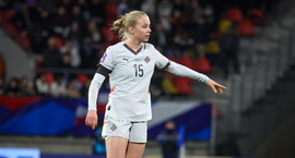 Komin til Íslands eftir erfið veikindi sem héldu henni...