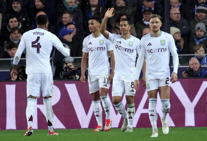 Aston Villa fagnar marki á síðasta tímabili.