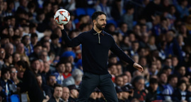 England í dag - Stórleikur strax í hádeginu