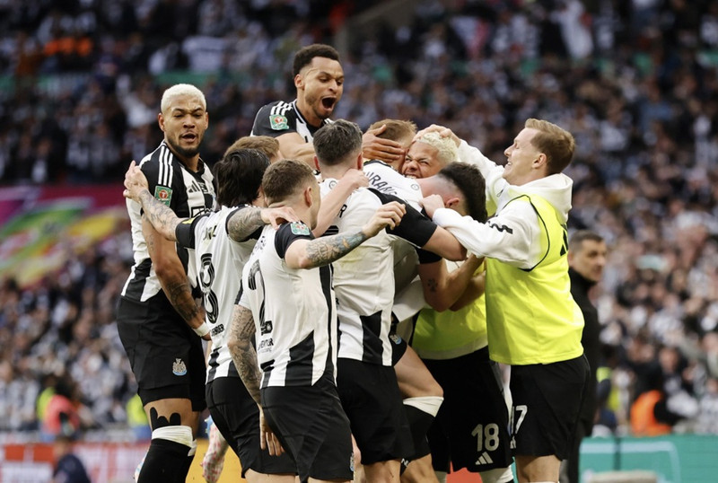 England: Newcastle deildabikarmeistari eftir sigur á Liverpool