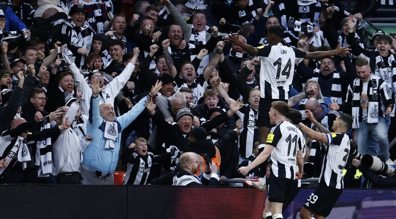 England: Newcastle deildabikarmeistari eftir sigur á Liverpool