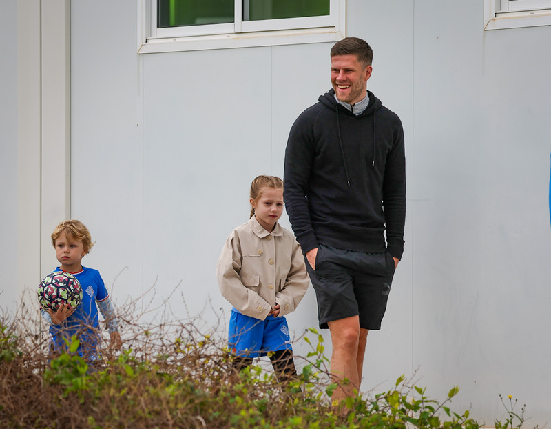 Jói Berg heilsaði upp á landsliðið á Spáni