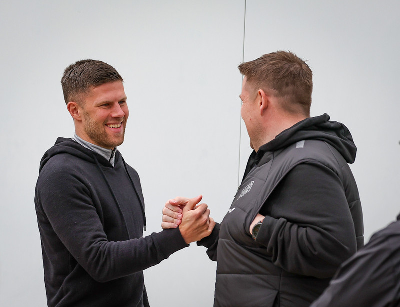 Jói Berg heilsaði upp á landsliðið á Spáni