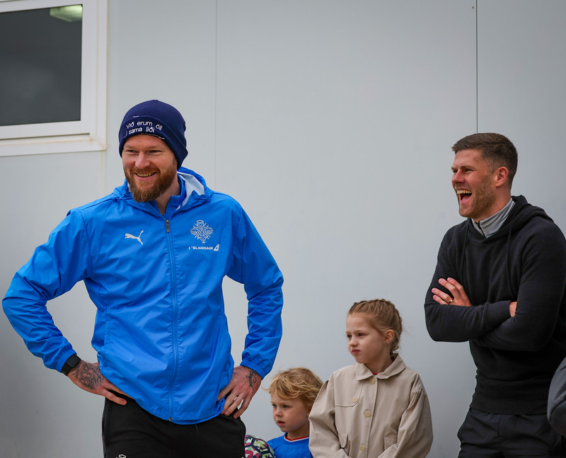 Jói Berg heilsaði upp á landsliðið á Spáni