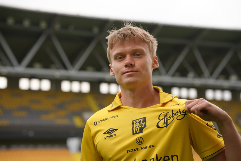 Glæsilegt mark hjá Ara eftir sendingu frá Júlíusi