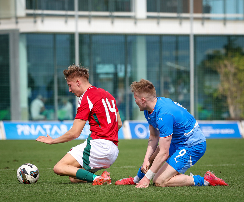 Benóný Breki fór í góða tæklingu en endaði með miklar umbúðir