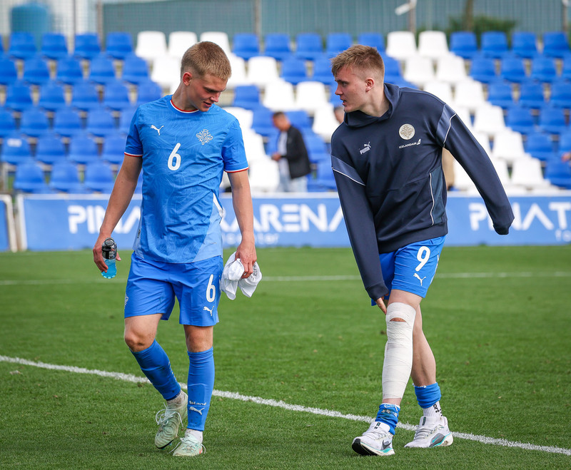 Benóný Breki fór í góða tæklingu en endaði með miklar umbúðir