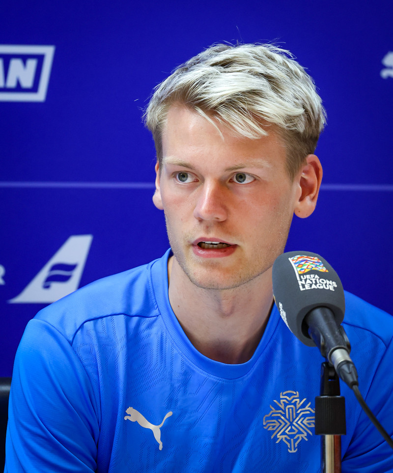 Orri Steinn Óskarsson fyrirliði Íslands.