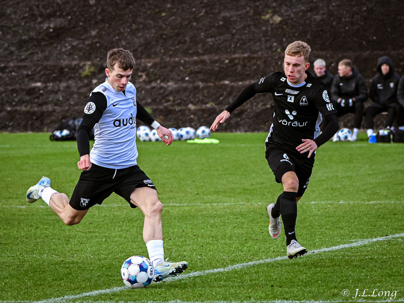 Myndaveisla: FH vann Breiðablik á hybrid grasinu