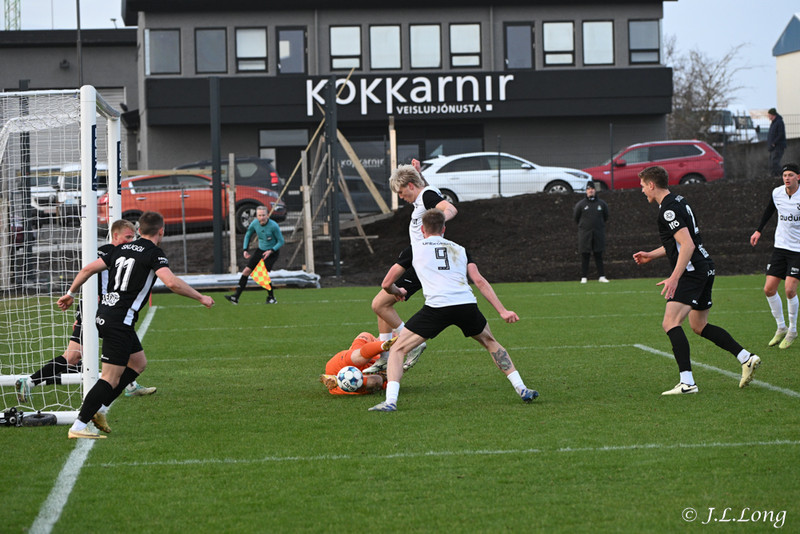 Myndaveisla: FH vann Breiðablik á hybrid grasinu