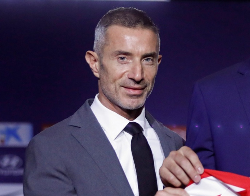 Andrea Berta, yfirmaður fótboltamála hjá Arsenal, er í stöðugu sambandi við umboðsmann Barcola