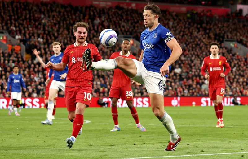 Tarkowski fer undir hnífinn