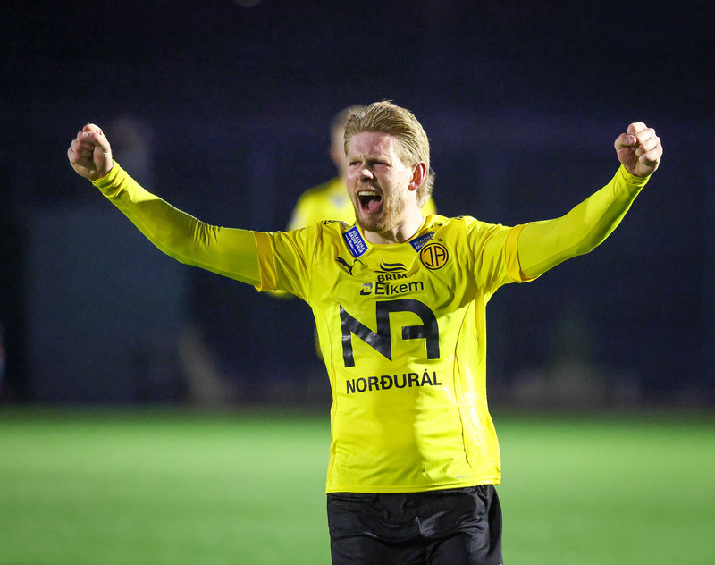 Viktor Jóns skorar.