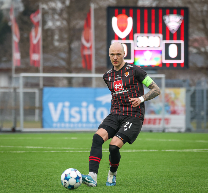 Aron sleit krossband fyrir viku síðan.