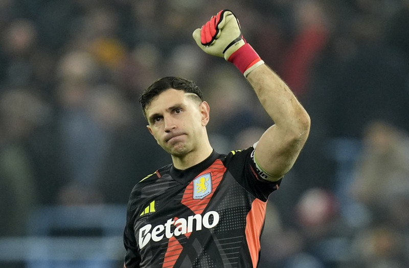 Emi Martinez hefur verið orðaður burt frá Aston Villa.