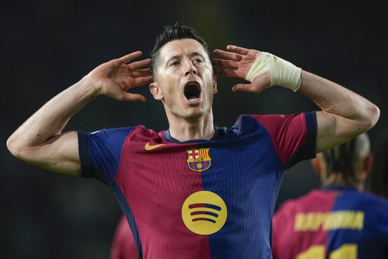 Lewandowski yfirgefur Barcelona í sumar (Staðfest)