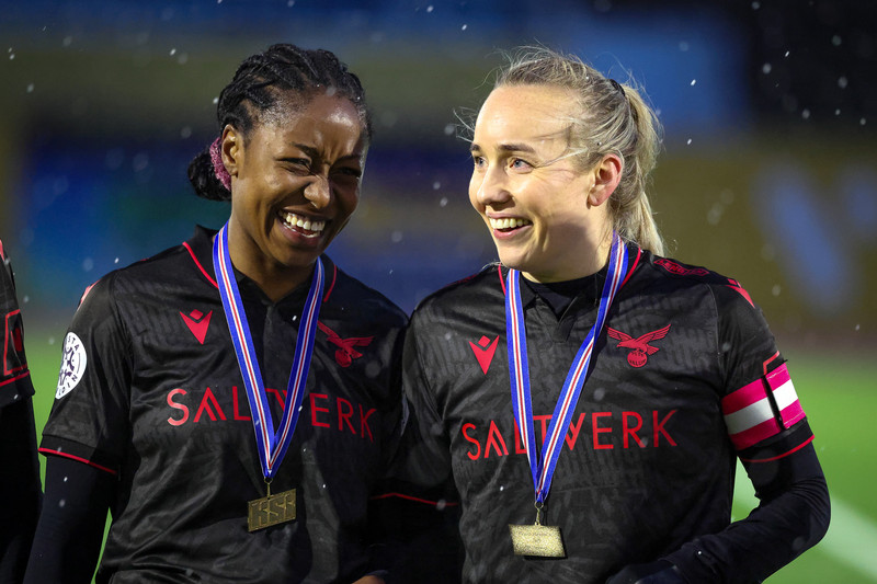 Landsliðskonurnar Natasha Anasi og Elísa Viðarsdóttir.