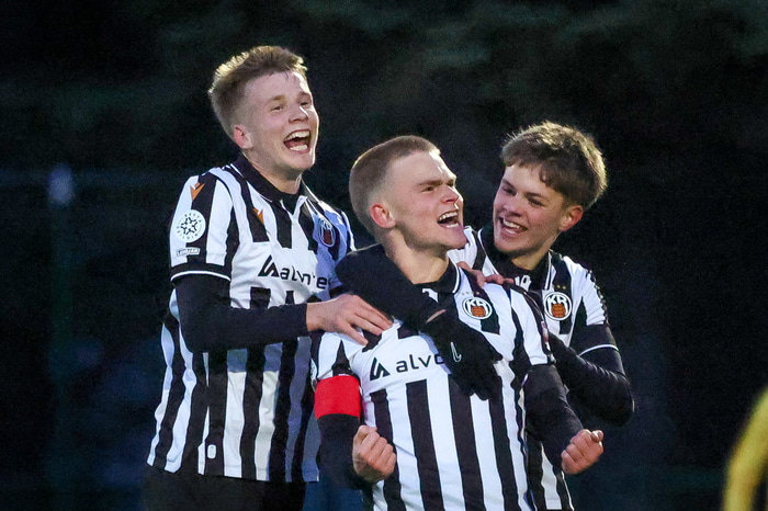 Jói Bjarna kláraði leikinn með fyrirliðabandið.