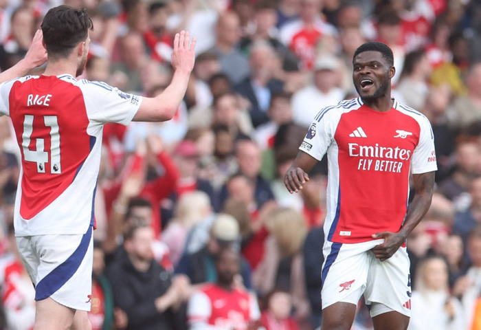 Thomas Partey og Declan Rice byrjuðu á miðjunni gegn Crystal Palace í gær.