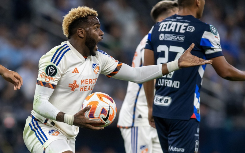 Aaron Boupendza í leik með Cincinnati