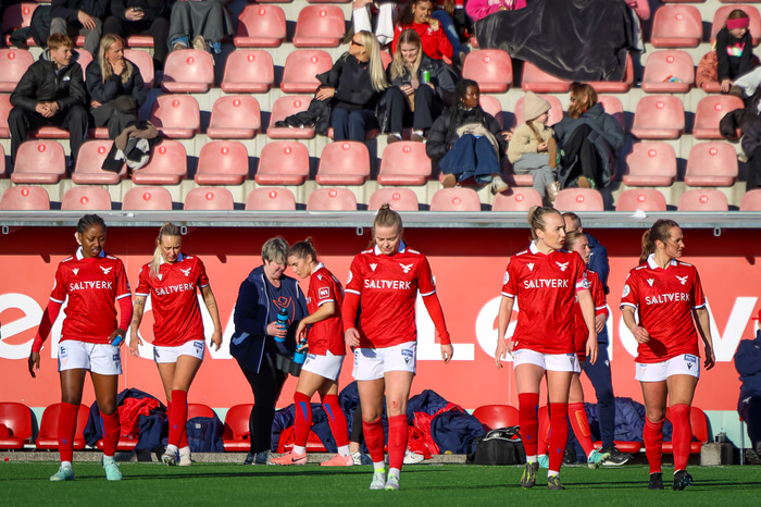 Valur gerði markalaust jafntefli við FH í fyrstu umferð en þær heimsækja FHL í dag.
