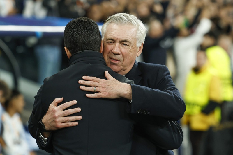Fyrrum stjóri Barcelona styður við bakið á Ancelotti