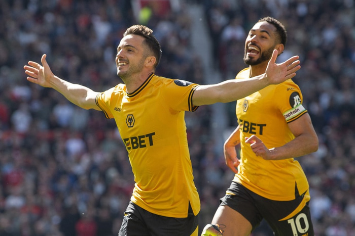 Wolves fagnar marki á síðasta tímabili. Þessir leikmenn eru báðir núna farnir.