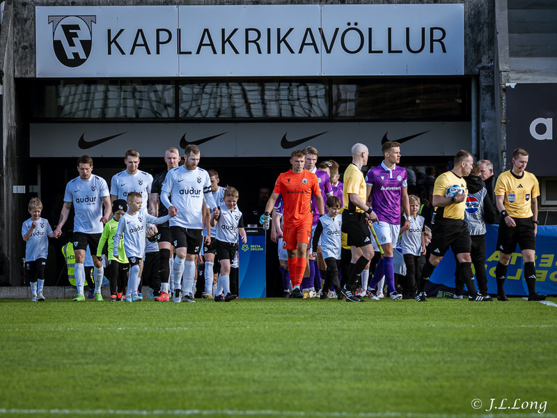 Myndaveisla: FH og KR skildu jöfn í fyrsta grasleiknum