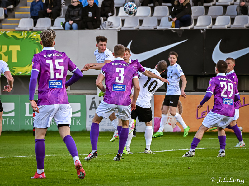 Myndaveisla: FH og KR skildu jöfn í fyrsta grasleiknum